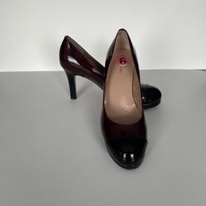 (2* for $30) Tahari Burgundy and black patent shoes - Size 6